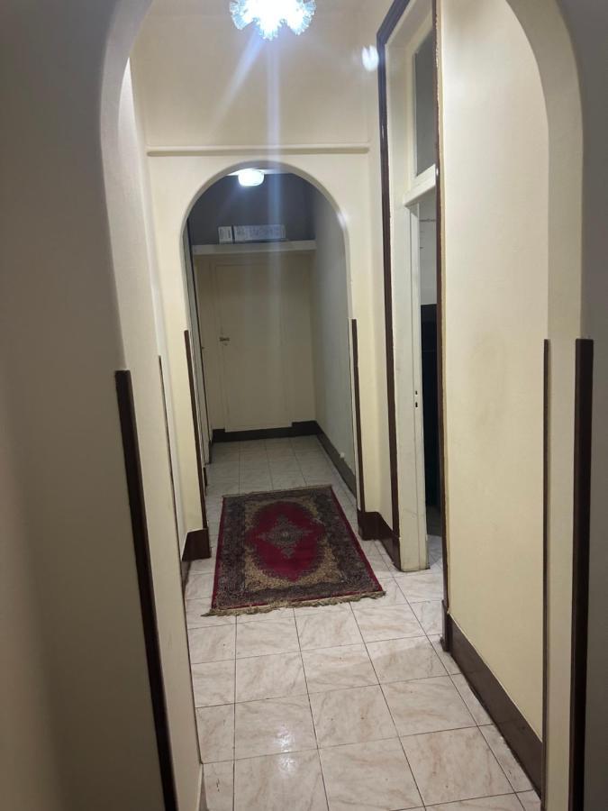 Beautiful Apartment In The Heart Of Il Cairo Esterno foto