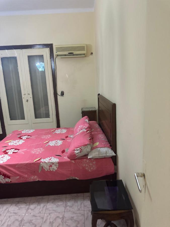 Beautiful Apartment In The Heart Of Il Cairo Esterno foto