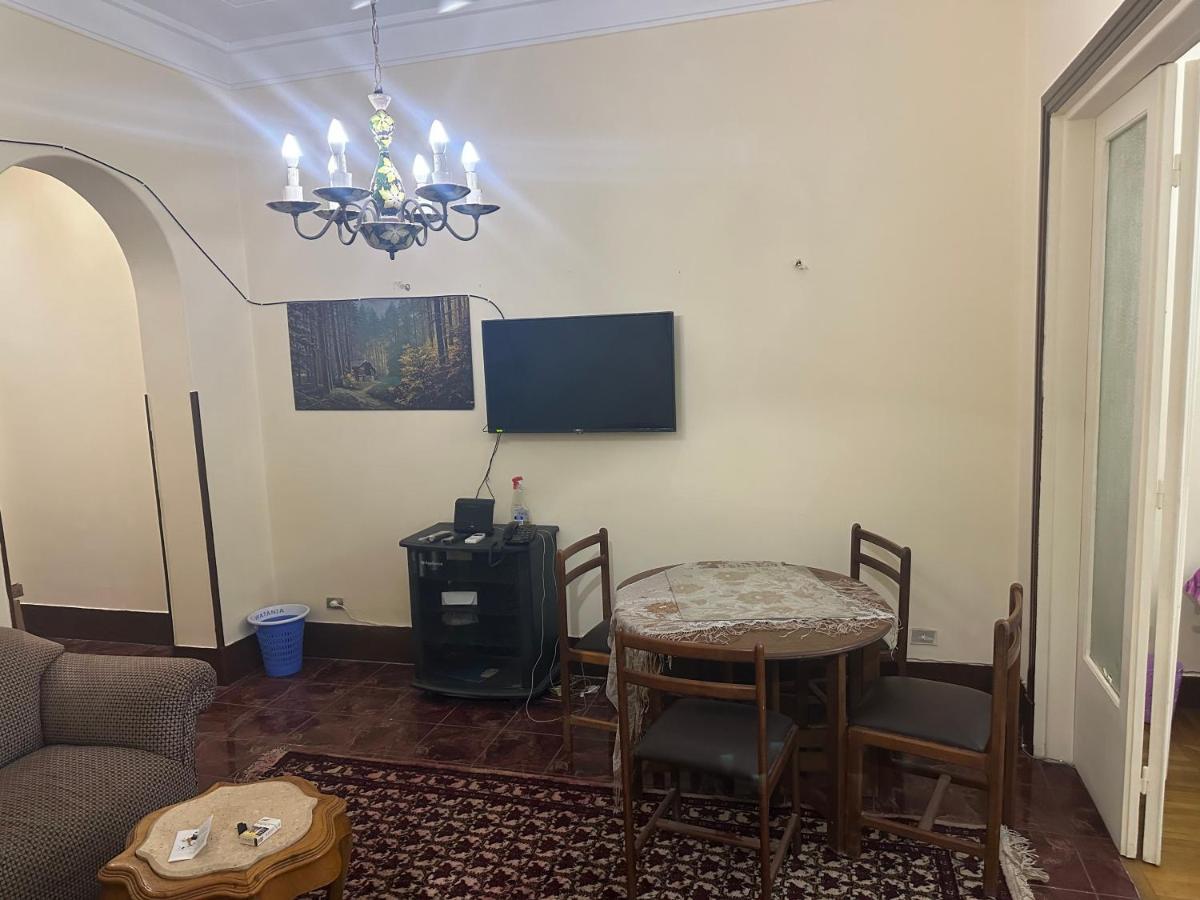 Beautiful Apartment In The Heart Of Il Cairo Esterno foto